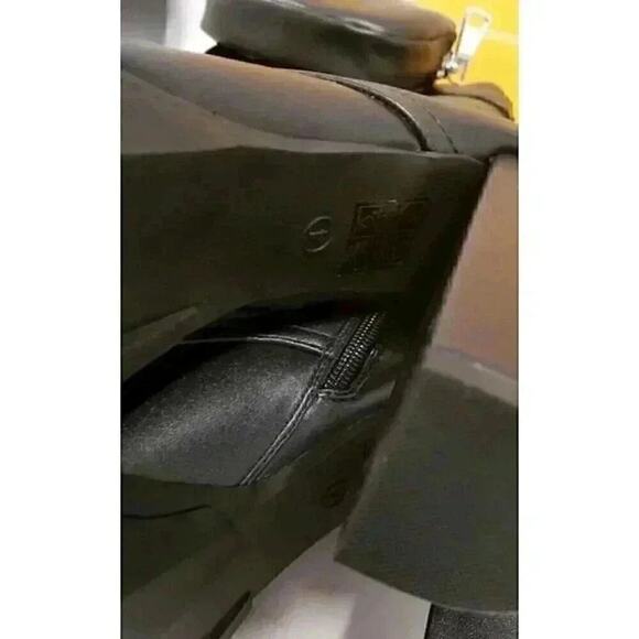 Public Desire Women's Hallucinate Black Pu Pocket Block Heel Boots Sz 6 NIB - Picture 5 of 7